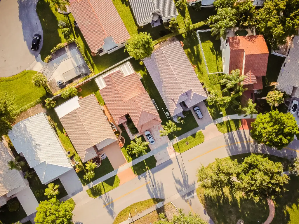 unsplash_olFlnjzapjk_neighborhood.webp